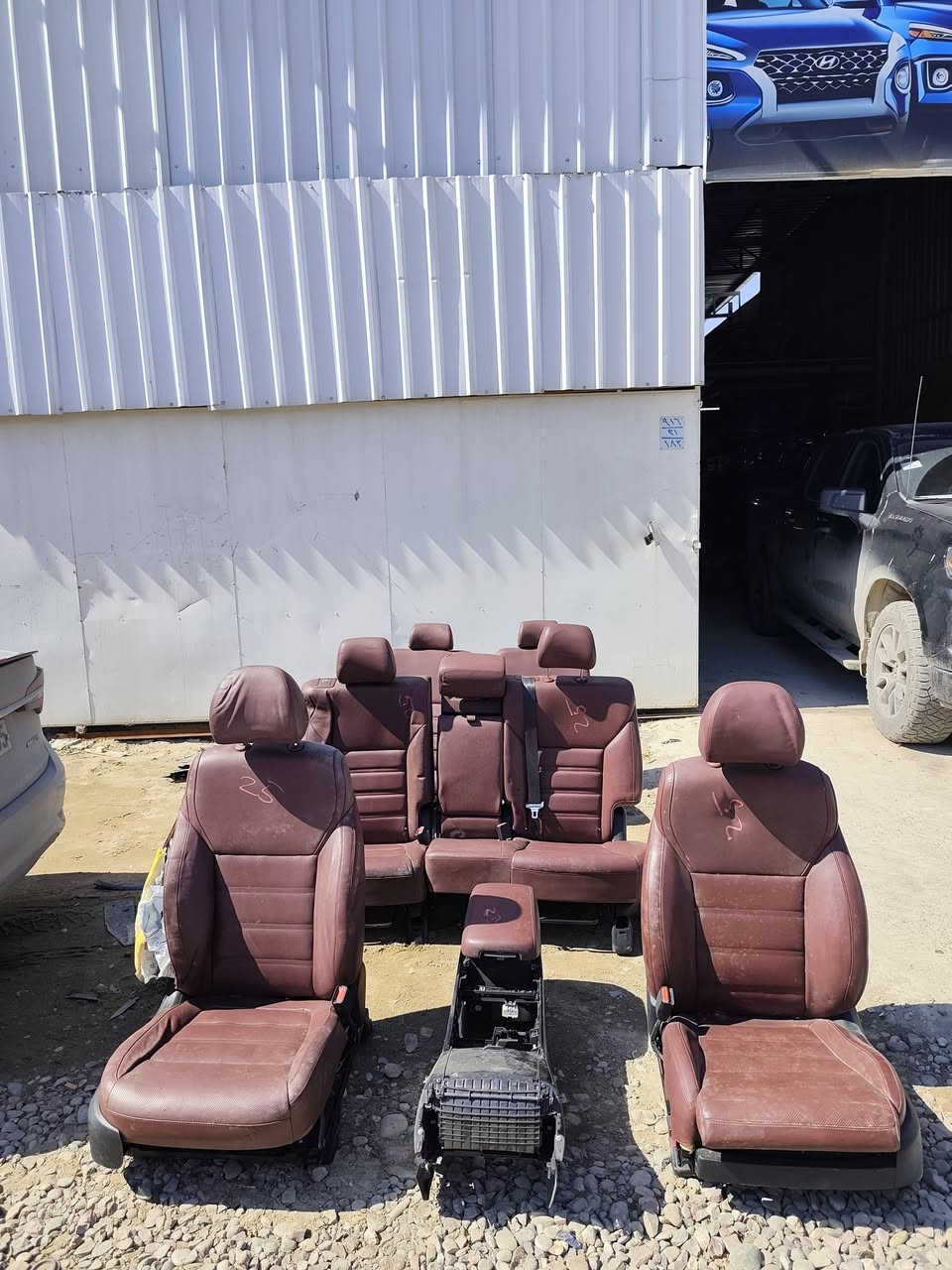 غرفة سورنتو.  كاملة
حتى لون بطاين الابواب نفس هاللون


**إذا كنت صاحب هذا الإعلان وتريد حذفه لأي سبب، رجاءا أرسل رسالة إلى الدعم الفني**