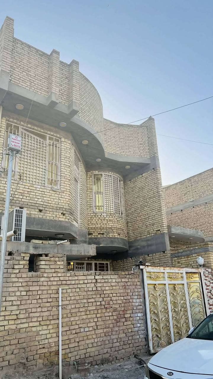 بيت للبيع طابو صرف 

شارع دبي

مساحه ١٥٠م
وجه ٧ ونص

بناء حديث طابقين 
ط١
غرفه استقبال صاله مطبخ
صحيات مناور

ط٢
غرفه عدد ٣ صاله 

الروفان للعقار  
***********
