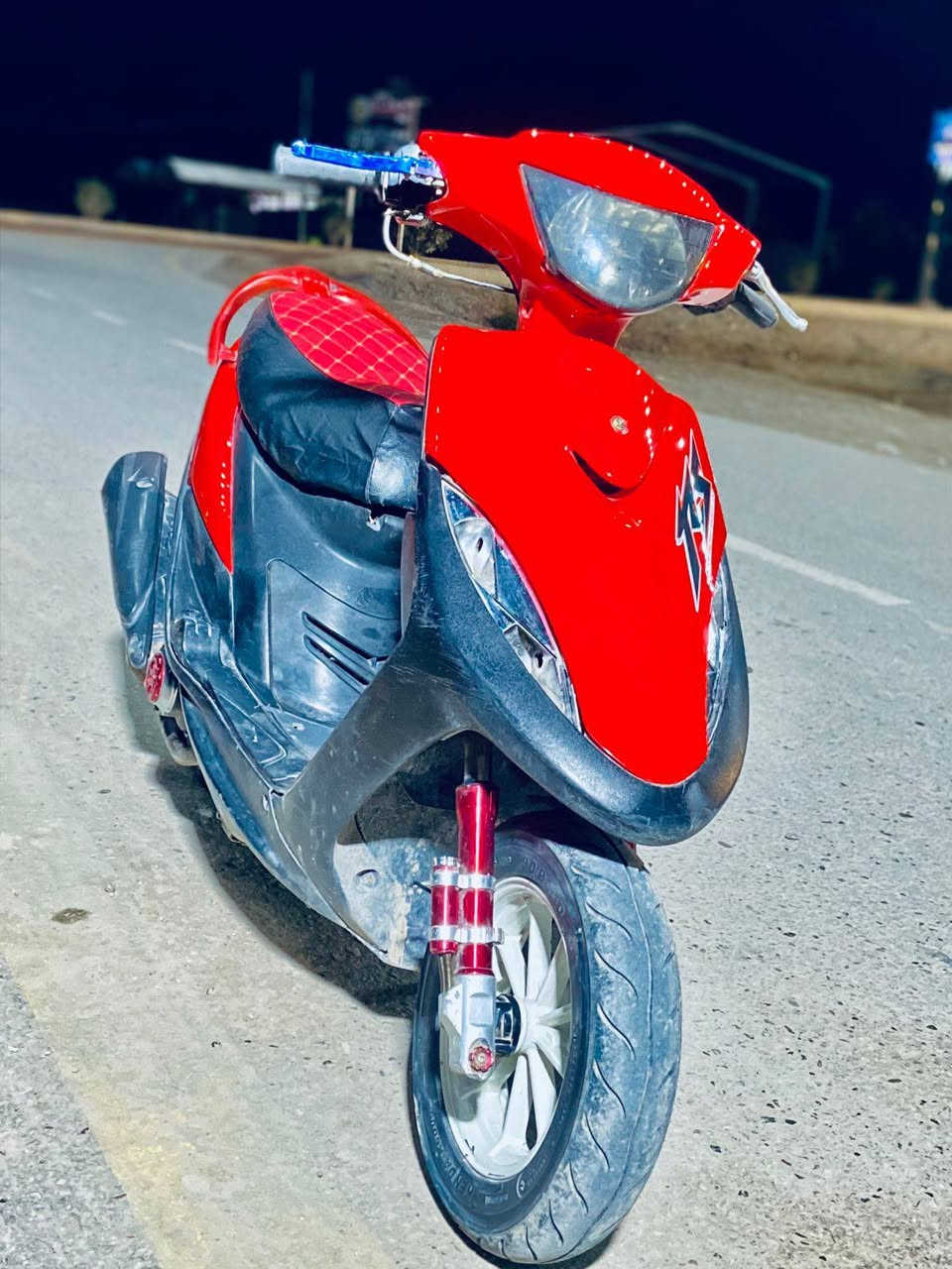 سلام عليكم
دراجه ماكس عدله 
لون أحمر ♥️.
شيال مزود 
صالنصه FM صوته يخبل 
بوشه 55 شلعه وسرعه 
مكاني كربلاء 
الرقم ***********
السعر 450 والشراي خاص
