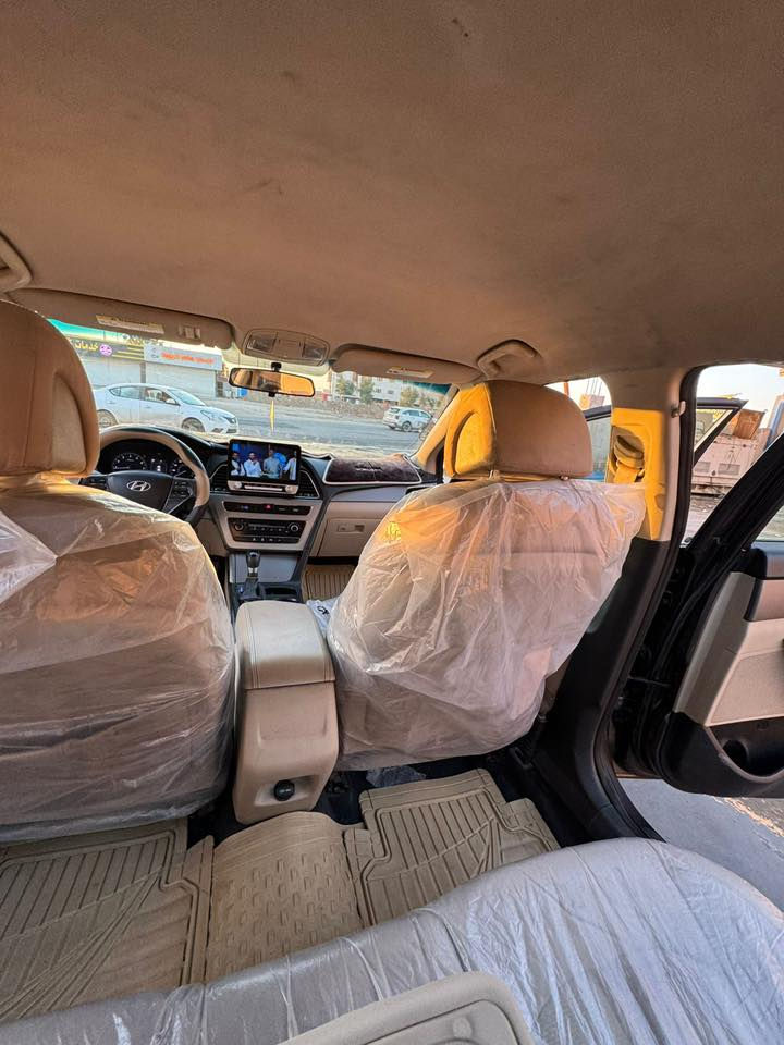 سوناتا.ادوات ادوات  2017
محرك جي دي اي 2400
كشنات مخمل
تبريد تدفئة كلها شغاله
مكفوله من الكص  
مكان السياره كركوك
 بيها رقم اربيل اصلي
السعر 68 بيها مجال قليل

***********
