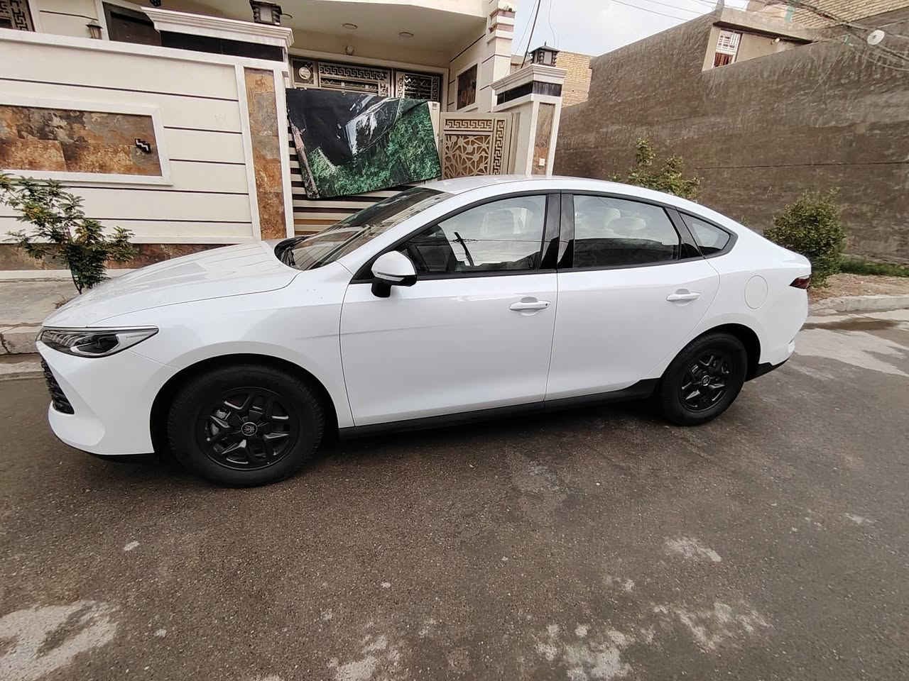 سلام عليكم للبيع بي واي دي كن بلاص مرقم كامل هاتف *********** السعر 18300 كفاله عامه ماشيه 4000
