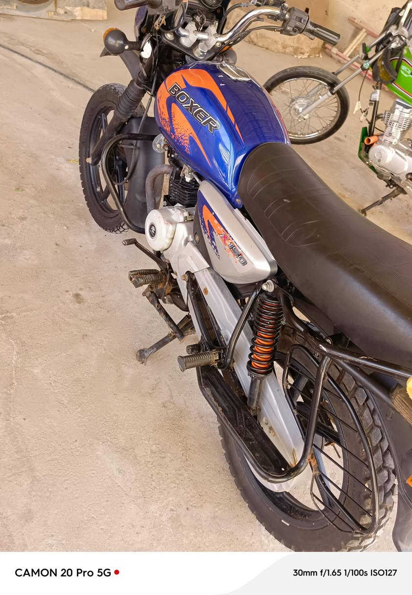 سلام عليكم 
للبيع بوكسر
23 فحل
رقم بصره 
لايت زنون جديد
حجم المحرك150cc
تايرات جدد
يعني دراجه بمعنى الكلمه نضيفه 
ماشيه 17الف
اوراق كامله 
السعر مليونين وتلثميه وبيه مجال
العنوان بصره قضا الدير ناحيه النشوه
الرقم الهاتف ***********
