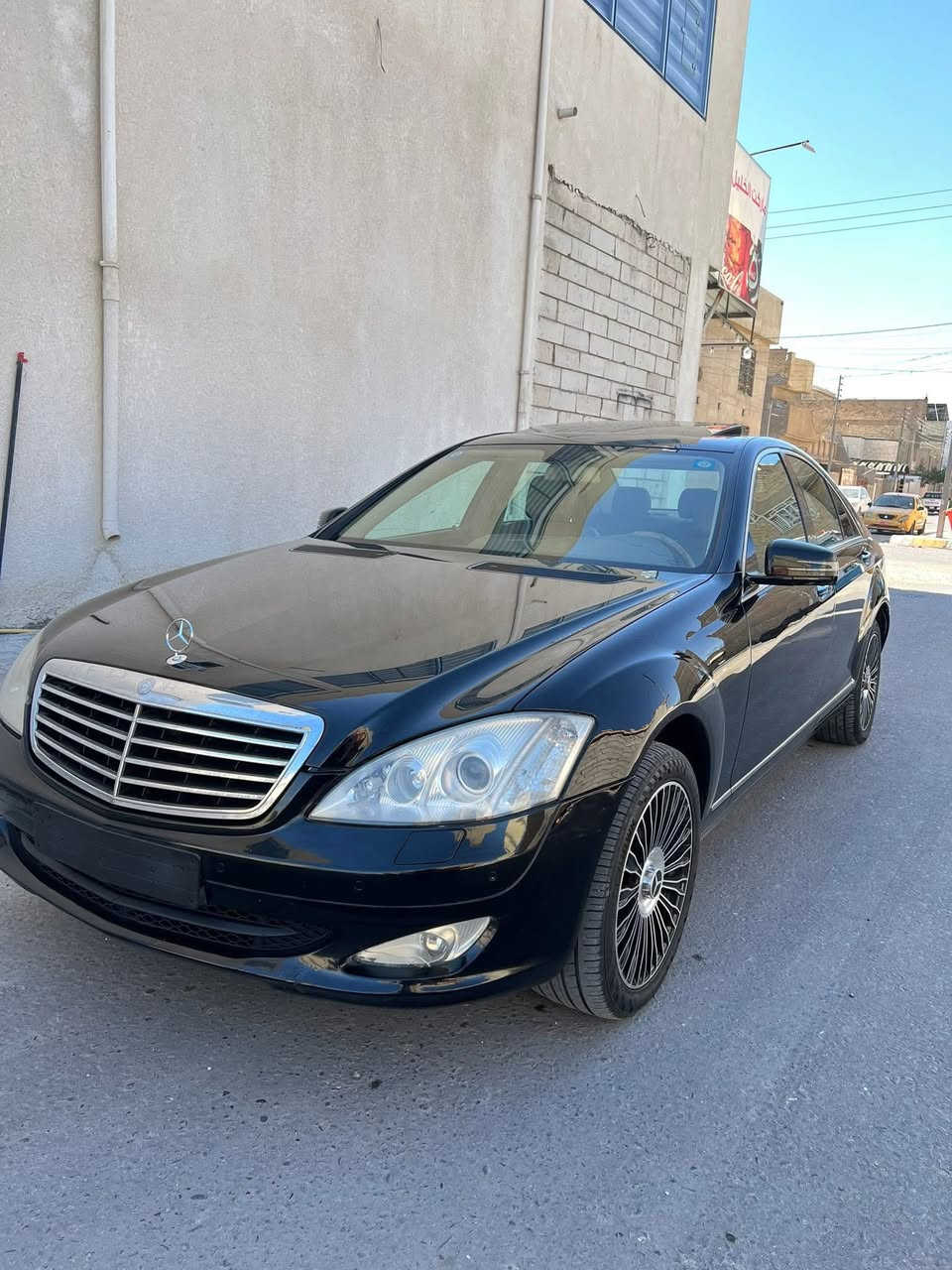 مارسدس اس كلاس S 350 خليجي
رقم بغداد مشروع وطني باسمي 

السيارة بيها صبغ حزام للجمالية فقط مكفولة من الظربة والحادث 

محرك وكير وتبريد كله مكفول 

السعر 160 $ ورقة وبيها مجال 

للاستفسار / *********** المكان كربلاء شارع المخازن

المواصفات :......................

حجم المحرك 6 سلندر 3500 

فتحة سقف 

شاشة 

حساسات امامية وخلفية

مثبت السرعة

مرايا جانبية كهربائية

نوافذ كهربائية اوتو 

مقاعد كهربائية وجلد وذاكرة 

6 وسادة هوائي

سايد بريك بصمة 

بردة خلفية

التبريد منفصل مناخين لمس

2 قطع تبريد 

مانع الانزلاق و ABS

وبعد بيها مواصفات هواي
