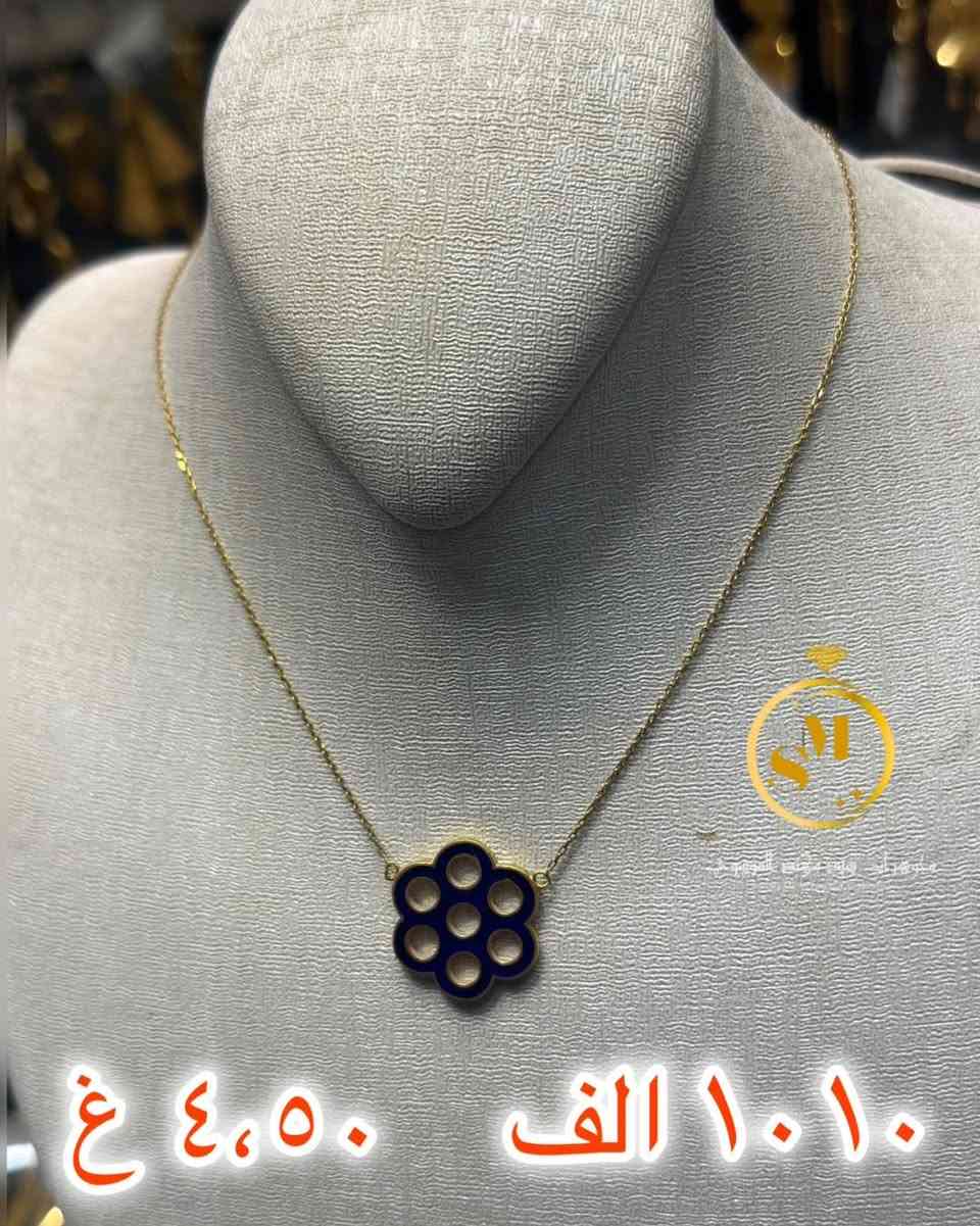 قرادين أم العين ✨  
تفاصيلها تحكي فخامة وأناقة خليجية تخطف النظر من أول لمحة 💎  
تميّزي بإطلالة ناعمة ولمسة ذهبية تعكس ذوقك الراقي بكل وقت 🌟

للاستفسار ***********
