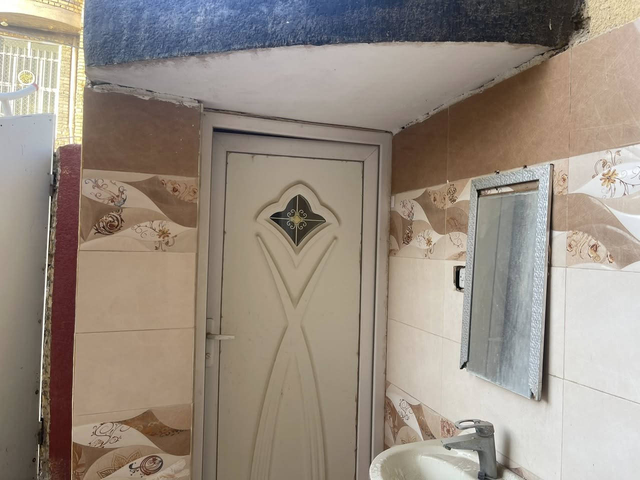 السلام عليكم يوجد بيت للبيع … في حي الجامعة مساحة البيت 200 متر طابق واحد..سنة البناء 2023 يتكون من غرفتين نوم وصالة واستقبال ومطبخ وصحيات داخليه وخارجية. للاستفسار اكثر اتصل على هذا الرقم 
***********
