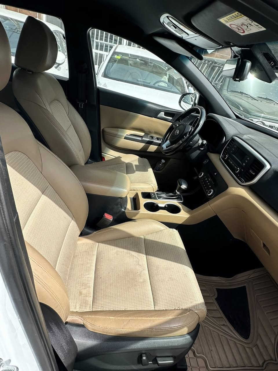 للبيع 

كيا سبورتج 2020 خليجي 

مواصفات 

- بصمة 

- تحكم ستيرن 

- كشنات كهرباء 

- جلد + مخمل

- داخل بيجي 

- حساسات امامية

- حساسات خلفية 

- قطعتين تبريد

- نظام ABS 

- بلوتوث + USB 

- نظام قيادة متعدد S-N-E

السيارة جاهزة كير وحدادية وصدر ومكينة مكفولات

ماشية 140  

ضررها # بيها فقط جاملغ خلفي 

رقم بغداد بأسمي تحويل ثاني يوم 

مكانها بغداد / 

للاستفسار الاتصال على 

***********

***********
