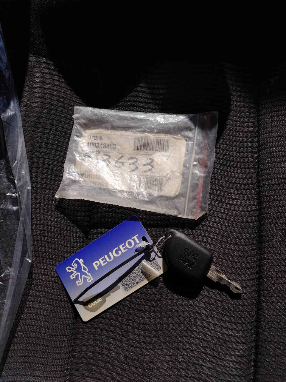 السلام عليكم بيجو للبيع موديل ٢٠٠٢ رقم كركوك مشروع وطني   كير محرك صدر تبريدكله بالشرط السياره بيه صبغ صفحة السايق فقط شخوط جاملغ الخلفي معجون قليل والباقي مكفول السياره على وضع الشركة سويج الشركة مامستخدم موجود بالسياره مكاني كركوك السعر 60 وبيها مجال الرقم
 ***********
