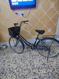 عندي بسكل البيع حجم ٢٦ المكان الغزاليه السعر ٧٠ وبي مجال 07737618646