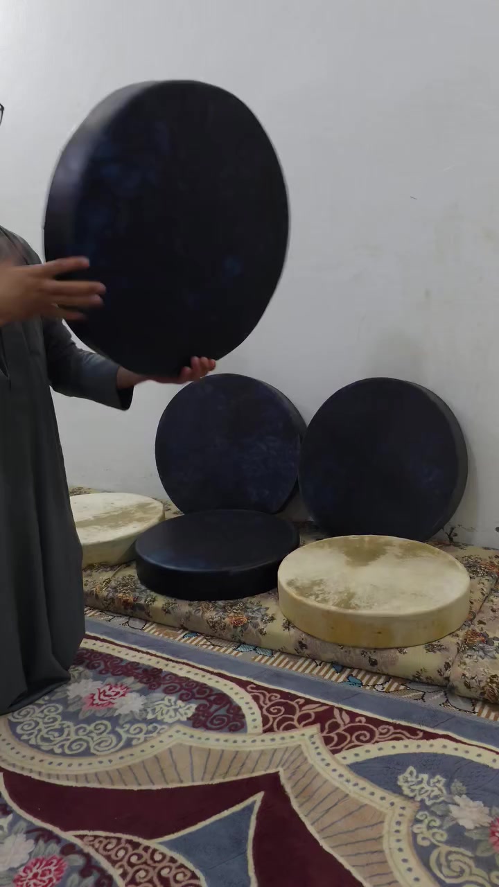 توجد لدينا وجبه من الدفوف الباكستانيه الاصليه شرط الضمان العنوان ديالى بعقوبه
سعر الشفاف الزوج 95 مفرد 50 
سعر الاسود الزوج 115  مفرد 60
للحجز واتساب فقط
***********
