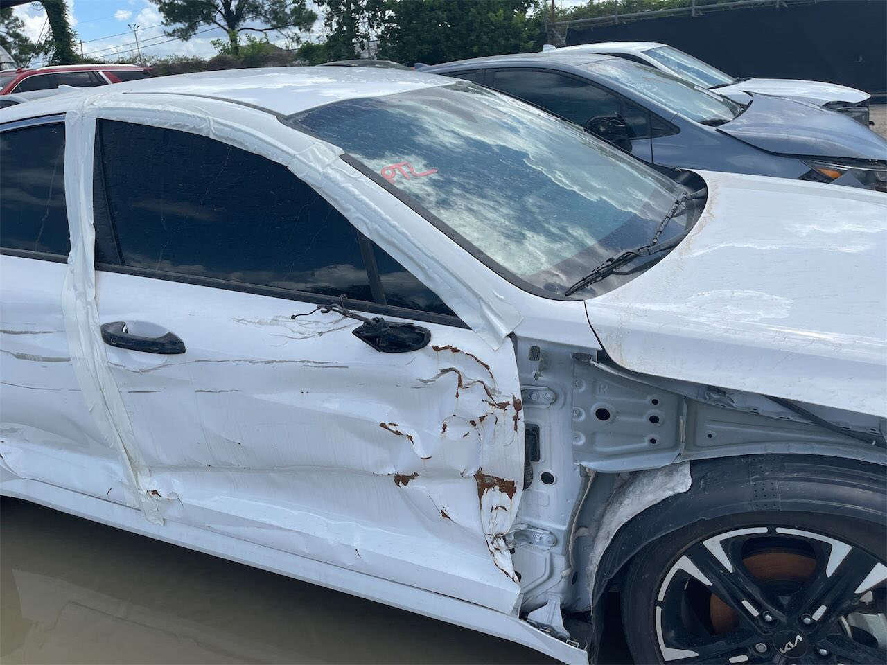 كي فايف واردامريكي 2023 معوقين بصره وكاله عامه الحادث كما موضح بل صوره بيبان اثنين وجاملق امامي تبديل اصلي لا تكمه ولا دوسه متعوره مكاني بصره قبله السعر 170 وبيه مجال قليل 

‭0770 706 0672‬
