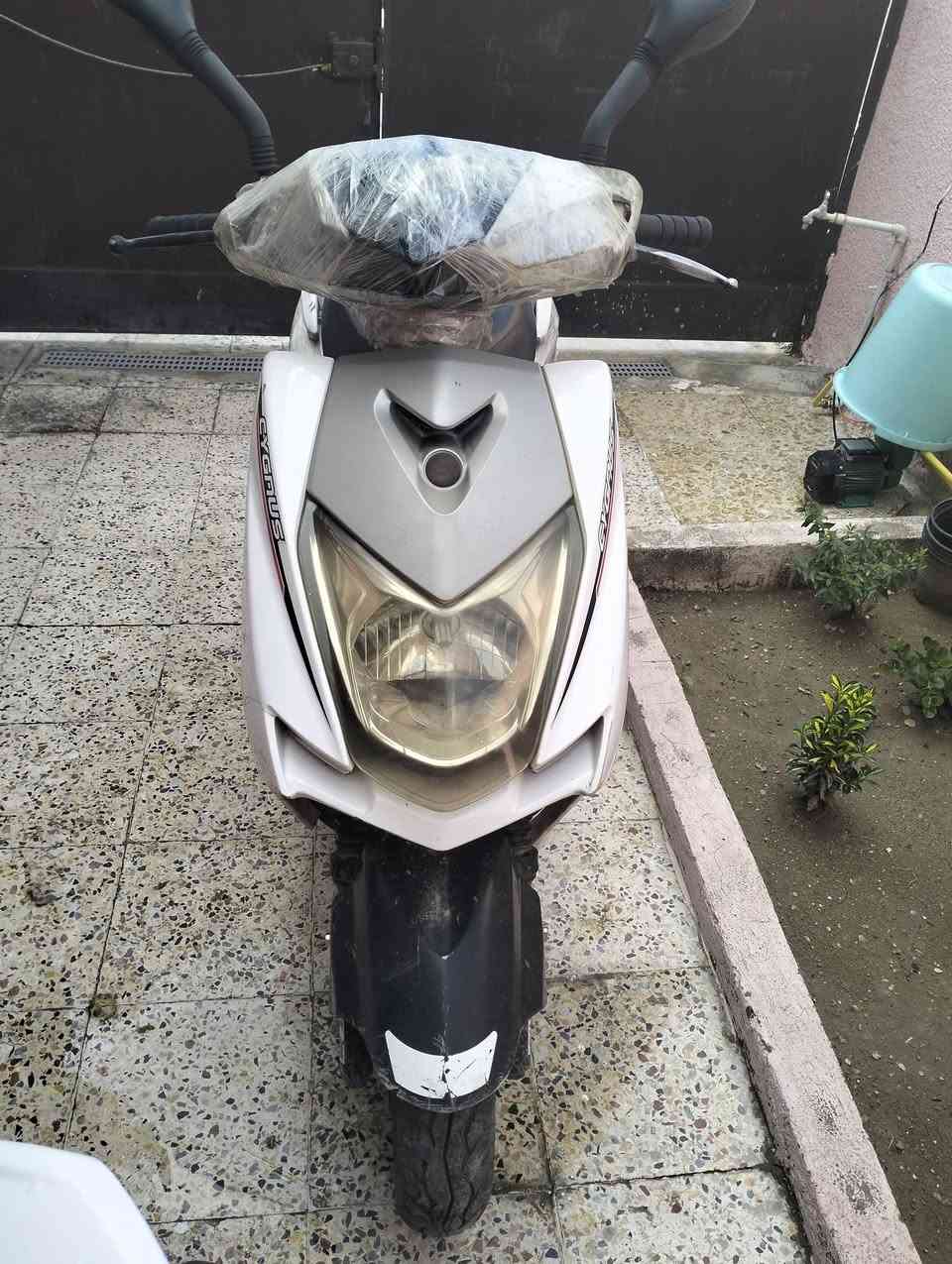 سكنس للبيع 
دراجه مكينه ممفتوحه 
سلف بلادي
كابريته بلادي 
مثل بالصورة .... السعر 300
بغداد المشتل‏‪0778 230 4831‬‏
