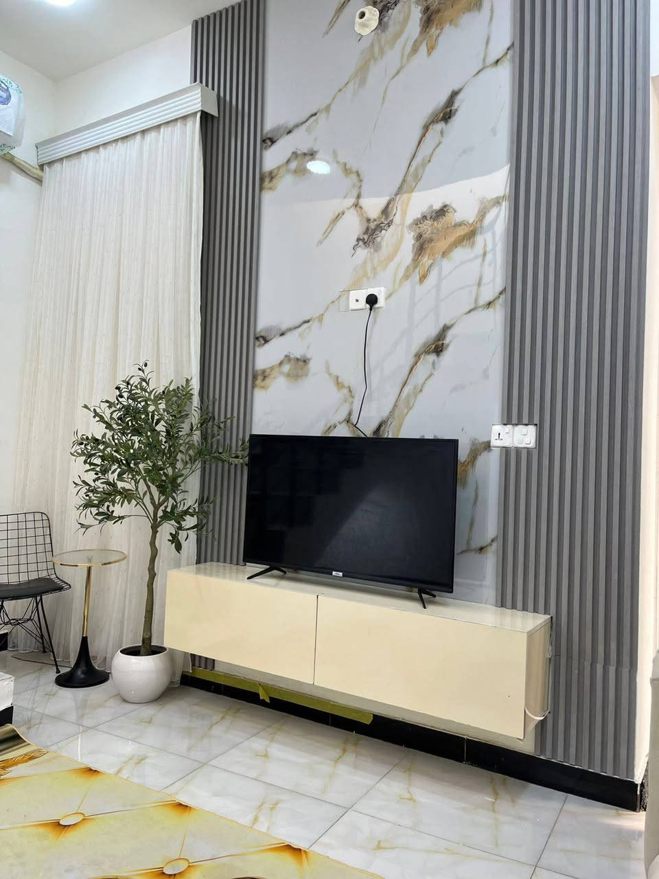 بيت للبيع – فرصة مميزة
🏠 المساحة: 100 متر (10×10)
🏢 طابق واحد
📑 مشمول بالتطويب
📍 الموقع: مجمع الروان – طريق النجف/الديوانية
📌 الامتياز: بداية المجمع، أول فرع على اليمين (موقع واضح وممتاز)
🔄 قابل للتفاوض الاتصال:
***********📞

بيت مناسب للسكن أو الاستثمار، موقعه حيوي وسهل الوصول
مكتب ضلال الرافدين للعقار
