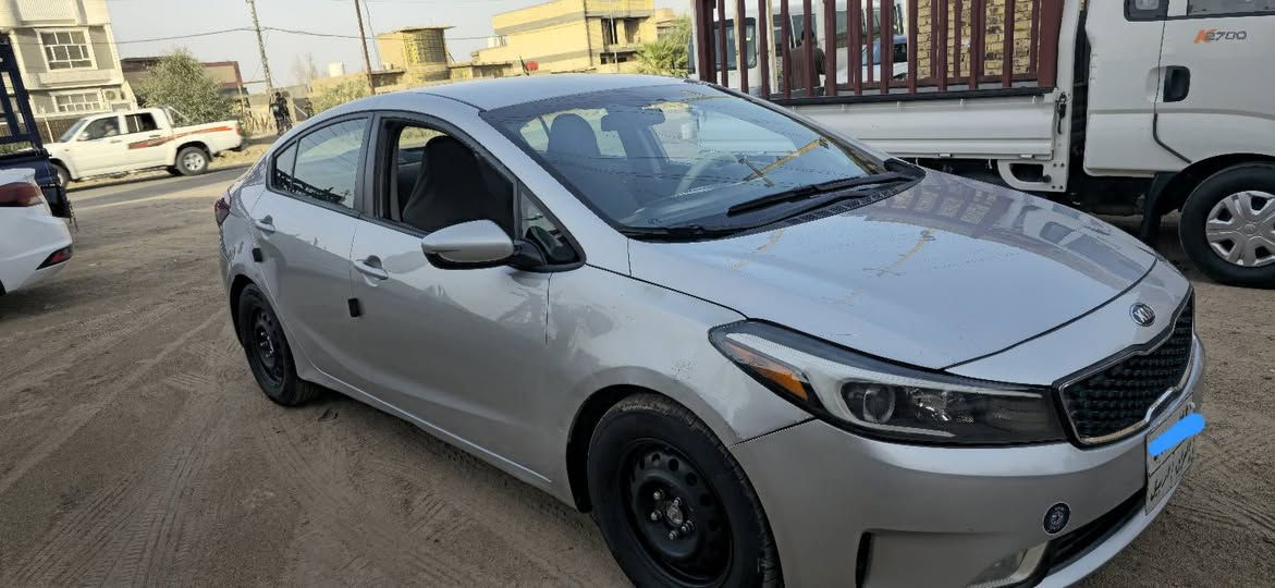 السلام عليكم  كيا فورتي موديل ١٧ سونار كدامك رقم اربيل 
مكينه الفين دوش بيع او مراوس بصفره مكان كربلاء طويريج 
***********
