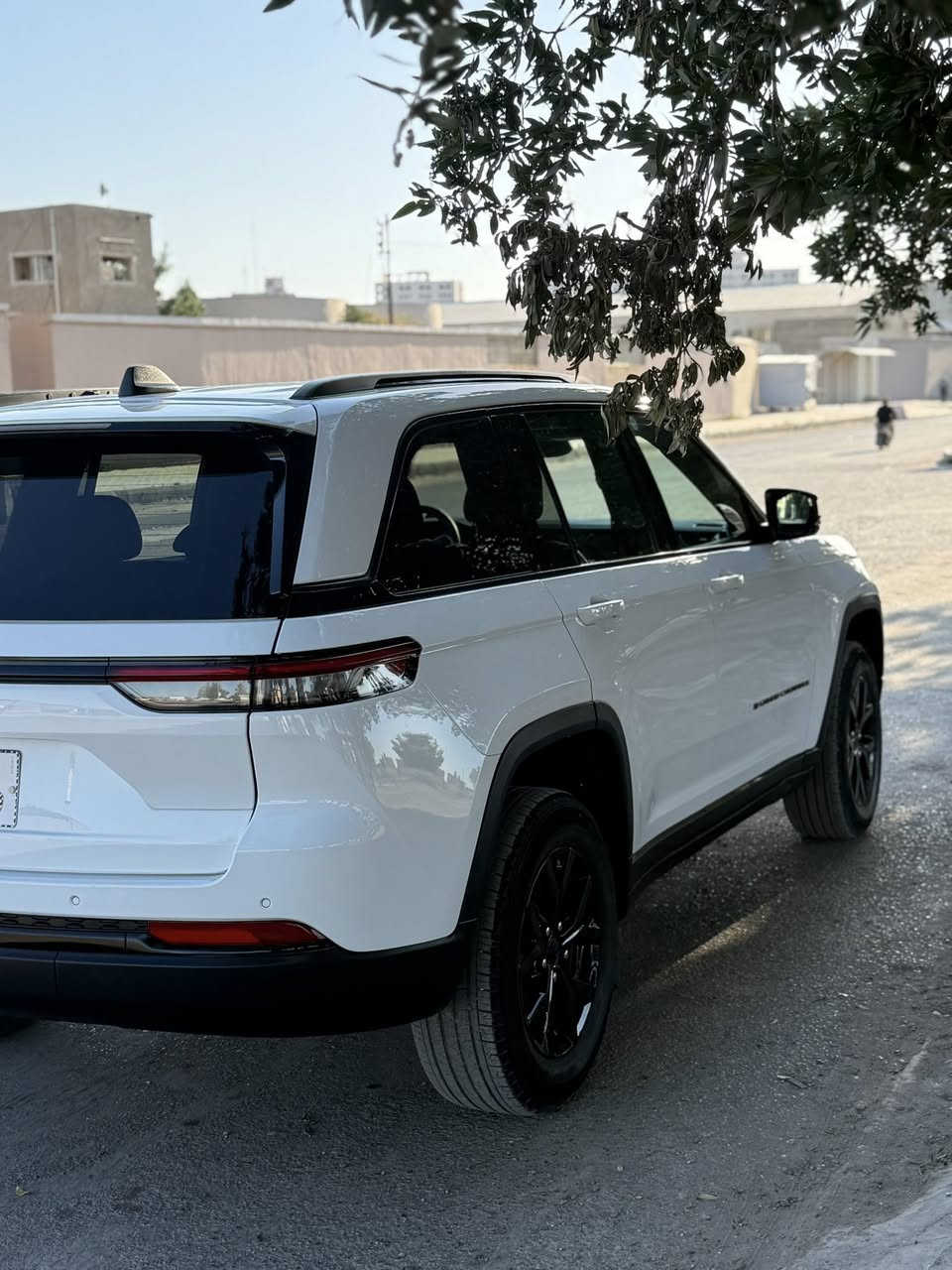 جيب كراند شيروكي بلاك  توب ٢٠٢٤
وارد امريكي حادثها بجم ٣ قطع صبغ رقم بغداد السياره داخله كتاب شهداء بيها وكاله عامه السياره جاهزه مابيها نقص ماشيه ١٨ الف 
سعر ٢٦٥ $

للاستفسار / ***********
