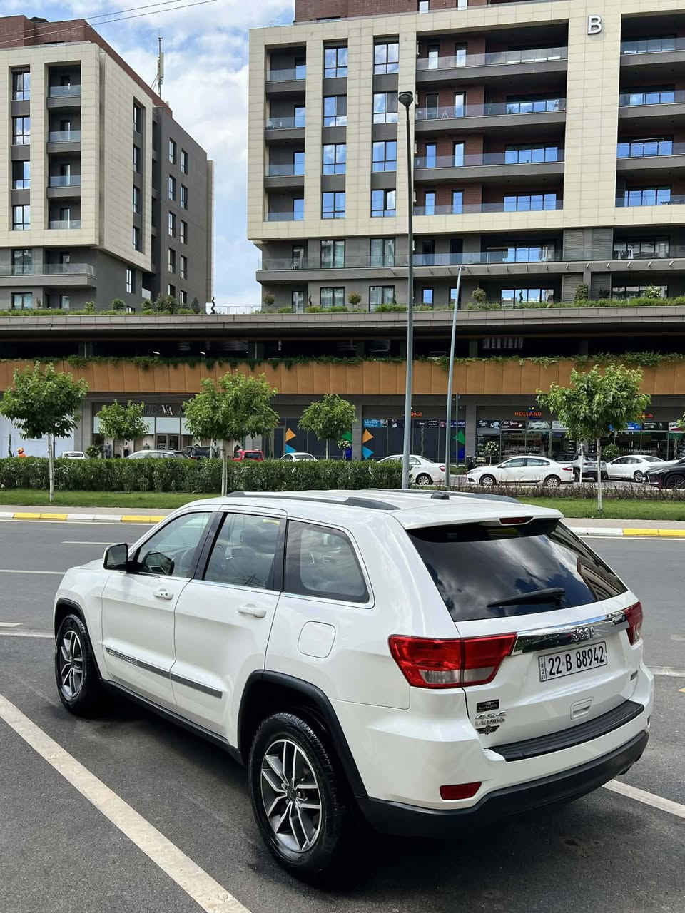 Jeep Grand Cherokee 2012
جیب لاریدۆ ٢٠١٢
مواسەفات
بەسمە 
دوو بەسمەی بیلاد
حاسە
کوشن کارەبا
دەبڵ ئەکسل٤×٤
هەموو گیانی لەسەر شەریکە ماوە
گێڕو مەکینەی بەشەرت نەکراوەتەوە
بێ بۆیاخ بێ سارد بێ پارچە گۆران
دەعمی بۆ دەعمی بە شەرت
بە ناوی خۆمەوەیە سەنەوی تا ٢٠٣٠ تازەیە
*********** whast app
