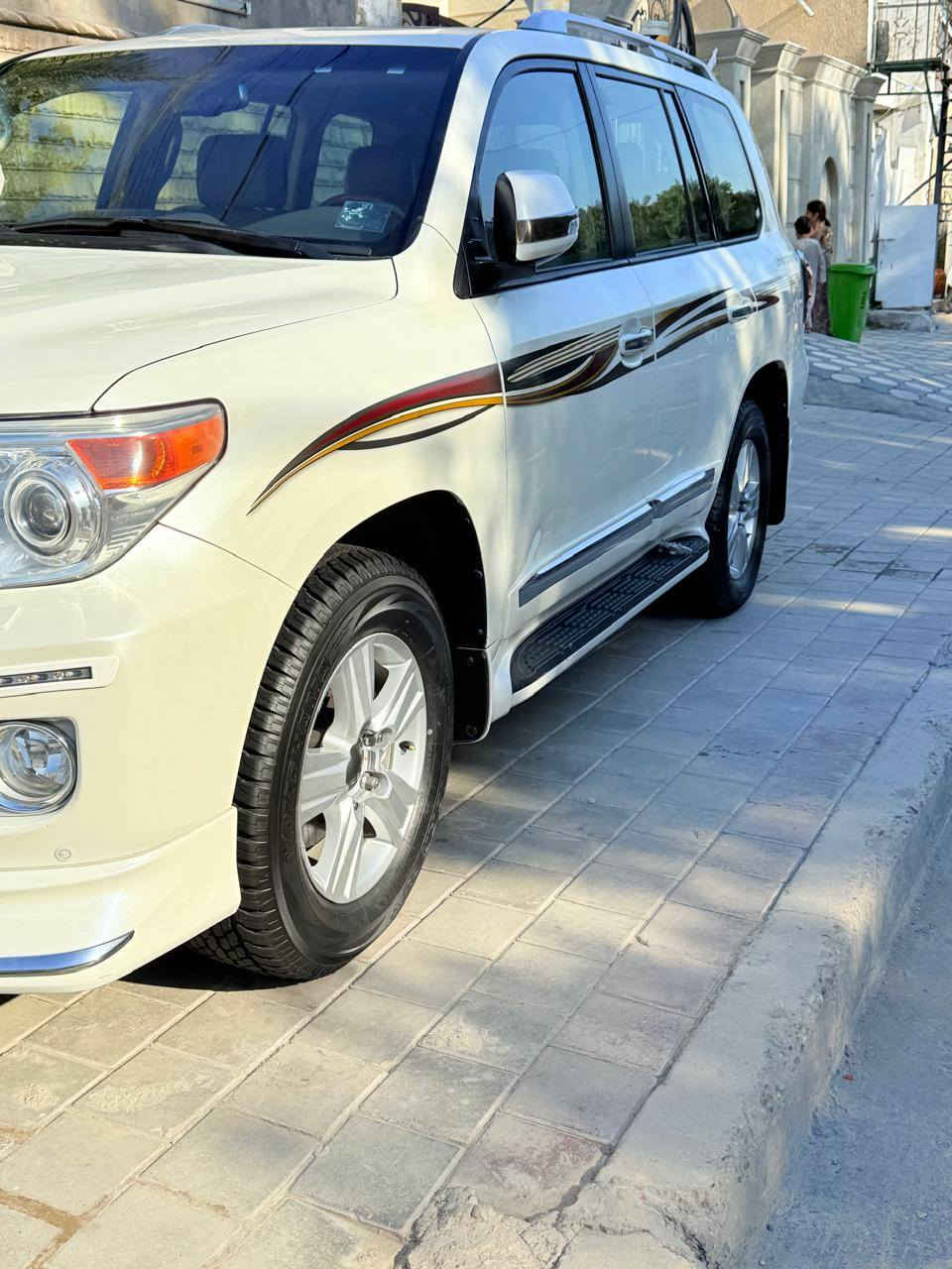 سلام عليكم
تويوتا لاندكروز 
موديل 2013 
السياره جديد جدا 
أخت الزيرو ماشيه 73 ألف 
حقيقي شرط الفحص استخدام شخص واحد فقط من 2013 لحد الآن مكينه 8 أسلندر 4600  مكفولة كفاله عامه من كلشي 
مواصفات شركه ساز باب أول 
رقم اربيل الدولي تحويل ثاني يوم 

السعر عند الاتصال 
الهاتف ***********
مكان السياره بغداد شارع فلسطين
