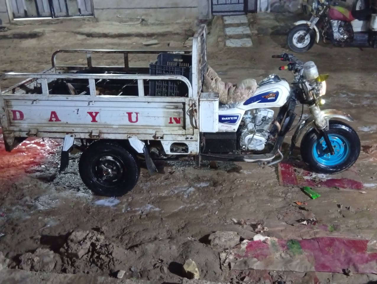 السلام عليكم ستوته للبيع موديل 2018 نظيفه ماكينه صار لي 15 يوم مشادها ستوته حيل حلوه شغل نظيفةا كسن المسكر اوراق اصولي سعره 1350 ابيها مجال مكاني شطره ***********
