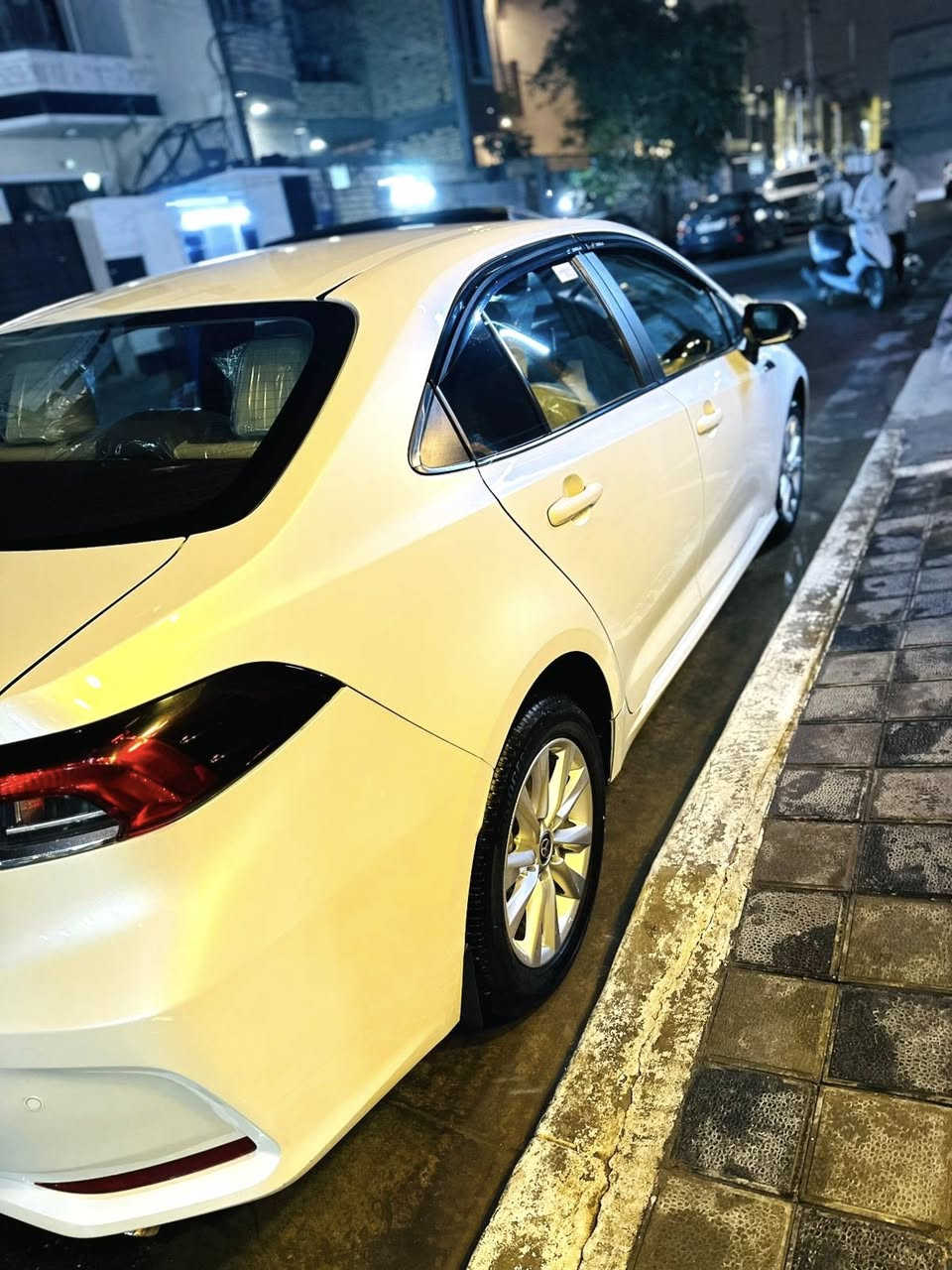 تويوتا كورولا موديل 2023 – ياباني (جيهان)
• الممشى: 52 ألف كم

 • الحالة: فول واحدة على واحد

 • بدون صبغ، بدون بارد، بدون أي ملاحظات أخرى

 • السيارة مضمونة من كل شيء سيارة تريد تحويل تريد وكلا

 • الموقع: بغداد – الغزالية

رقم الهاتف : ***********

 • السعر: 18,500$ بيه مجال بصيط 
 • قابل للتفاوض  شي بسيط
