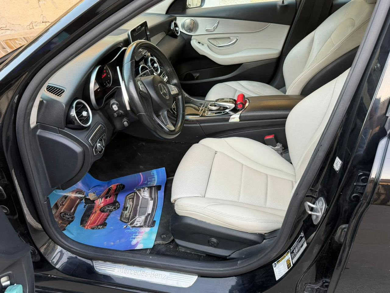 السلام عليكم 
مارسيدس c300 2016 
للبيع او مراوس 
صور الحادث بالمنشور 
وارد امريكي بنيد مبدل 
جاملغ الصدر مبدل ومصبوغ ايرباك دركه 
ماشيه 65 الف مايل 
بيها كلير باب سايق 
جاملغ خلفي صبغ 
فول مواصفات 
  ماعدى بانوراما
دبل ماوس 
داخل بيجي 
كشنات تحكم كهربائي 
بدي كت AMG 
وباقي المواصفات معروفه 
سياره جاهزه للاخير بدون اي نقص 
السعر 175ورقه 
مكانه بغداد بسمايه 
***********
***********
