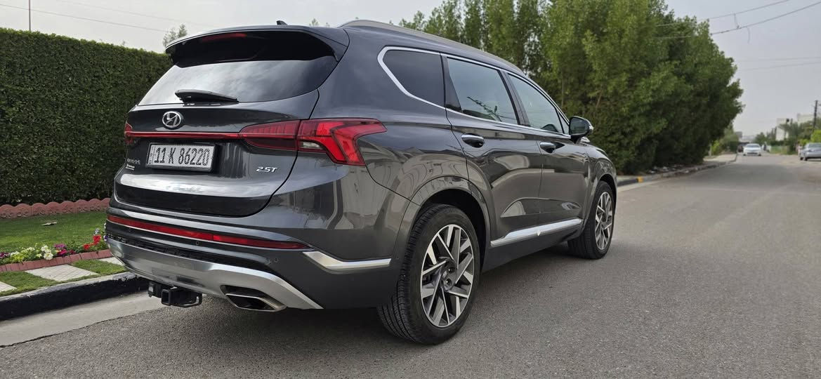 🚨🔥 للبيع 🔥🚨
Hyundai Santa Fe calligraphy 2023
 هونداي سنتافي ٢٠٢٣ كالكرفي امريكي

المواصفات بالتفصيل:

🚘 الموديل: Hyundai Santa Fe 2023 (أمريكي) نسخة ال calligraphy 
🎨 اللون: رصاصي غير محدد لامع
📍 العداد: 35 الف ميل فقط
⚙️ قير: أوتوماتيك
⛽ محرك 2500 توربو

🔥 مميزات حصرية في هذه السيارة:

✅ تتحرك بالريموت كنترول (تطلع وتدخل من الموقف بدون ما تركبها)
‏✅ Auto Park – تركن نفسها بنفسها
✅ حساسات 360° + كاميرات محيطية
✅ مانع تصادم أمامي وخلفي
✅ مساعد الحفاظ على المسار
✅ نظام النقطة العمياء
✅ مثبت سرعة ذكي
✅ دخول ذكي + تشغيل بصمة -
مفتاحين تشغيل 

🔷 الراحة والفخامة:

✅ مقاعد جلد كهرباء + تسخين وتبريد
✅ شاشة كبيرة + Apple CarPlay + Android Auto
✅ نظام صوتي قوي harman/kardon
✅ فتحة سقف بانوراما
✅ شنطة كهربائية
✅ مكيف قوي + فتحات خلفية
✅ مرايا قابلة للطي كهربائياً
✅ أنوار LED حديثة 

🚚 سنوية لغاية 2030 
♦️رقم بغداد

✅ السيارة جاهزة للفحص والمعاينة
✅ أوراق سليمة
✅ نظيفة جداً

💰 السع.ر :227

📞 ***********

📍 صور الحادث مرفقة يرجى الانتباه 🖤
