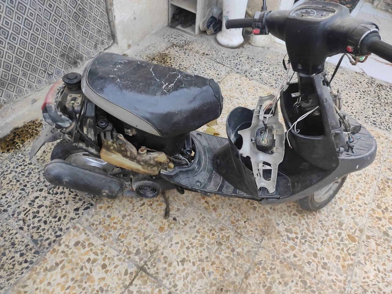 سلام عليكم
بيع مستعجل دراجة بطة للبيع غراضها كاملة محرك شغال بس حالياً كاطعة نارية مااعرف شبيها أبيع كوم حديد 125 أتصل ***********
