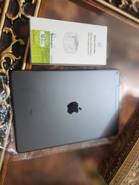 ايباد اير 3 نضيف جدا 95% ذاكرتة 256 يدعم السيم كارت  مكفول كفالة عامة ...