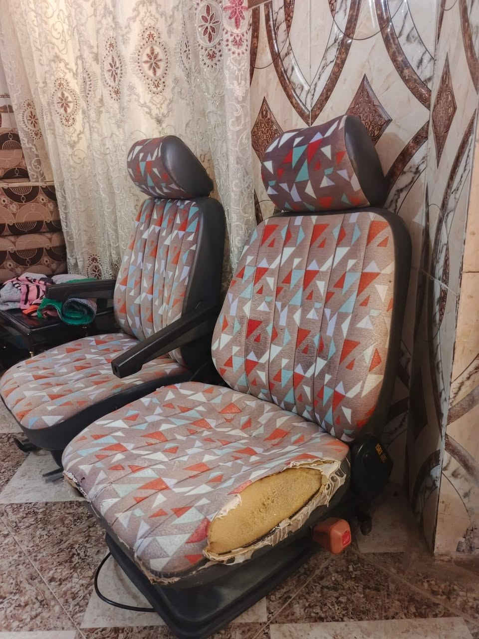 سلام عليكم عندي كشنات مال البي كرواتي واحد هوه واحد عادي مثل ما موضح بالصوره شغال الهوه مابي شي سعر 450 
رقم هاتف ***********

