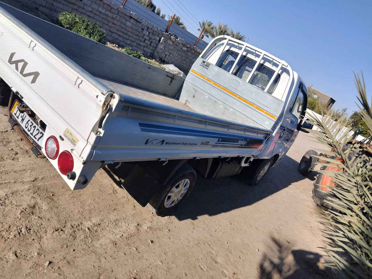 سلام عليكم للبيع سيارة موديل 22 شكل 23 كفاله عامه رقم بغداد ماشيه 127 مكان بغداد أبو غريب  147 وبيه مجال بسيط ***********
