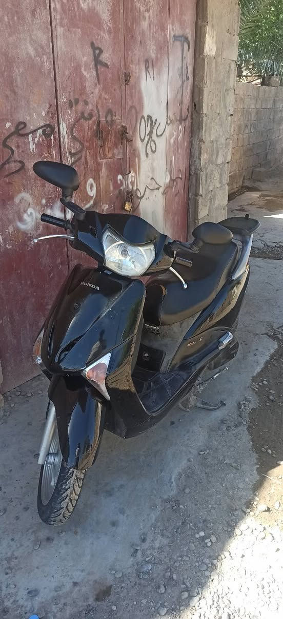 سلام عليكم
ليدي حديث للبيع دراجة حلوا نضيفه او مكينه ناعمه رايدها ب780 
خابرني او تدلل ***********
