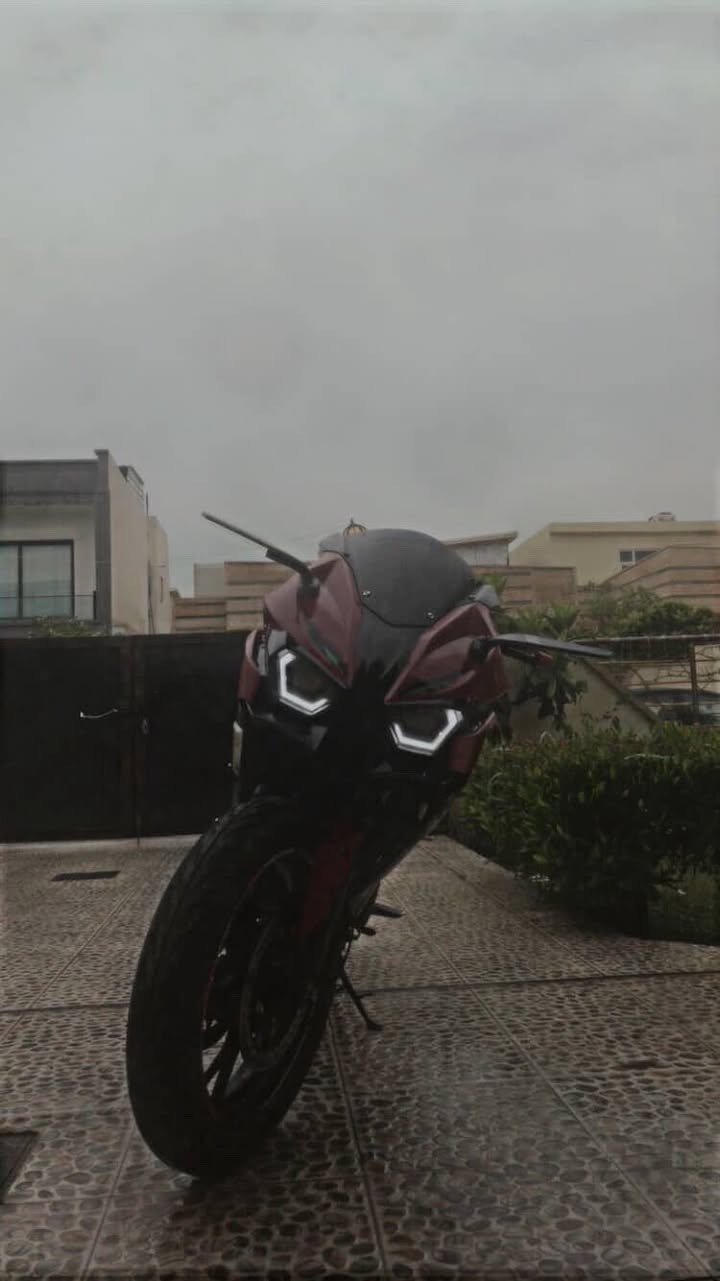 فرخ BMWموديل2025سيسي300كزوز رياضي طلقات شراره دراجه نضافه فول سعر 18ومجال رقم ***********
