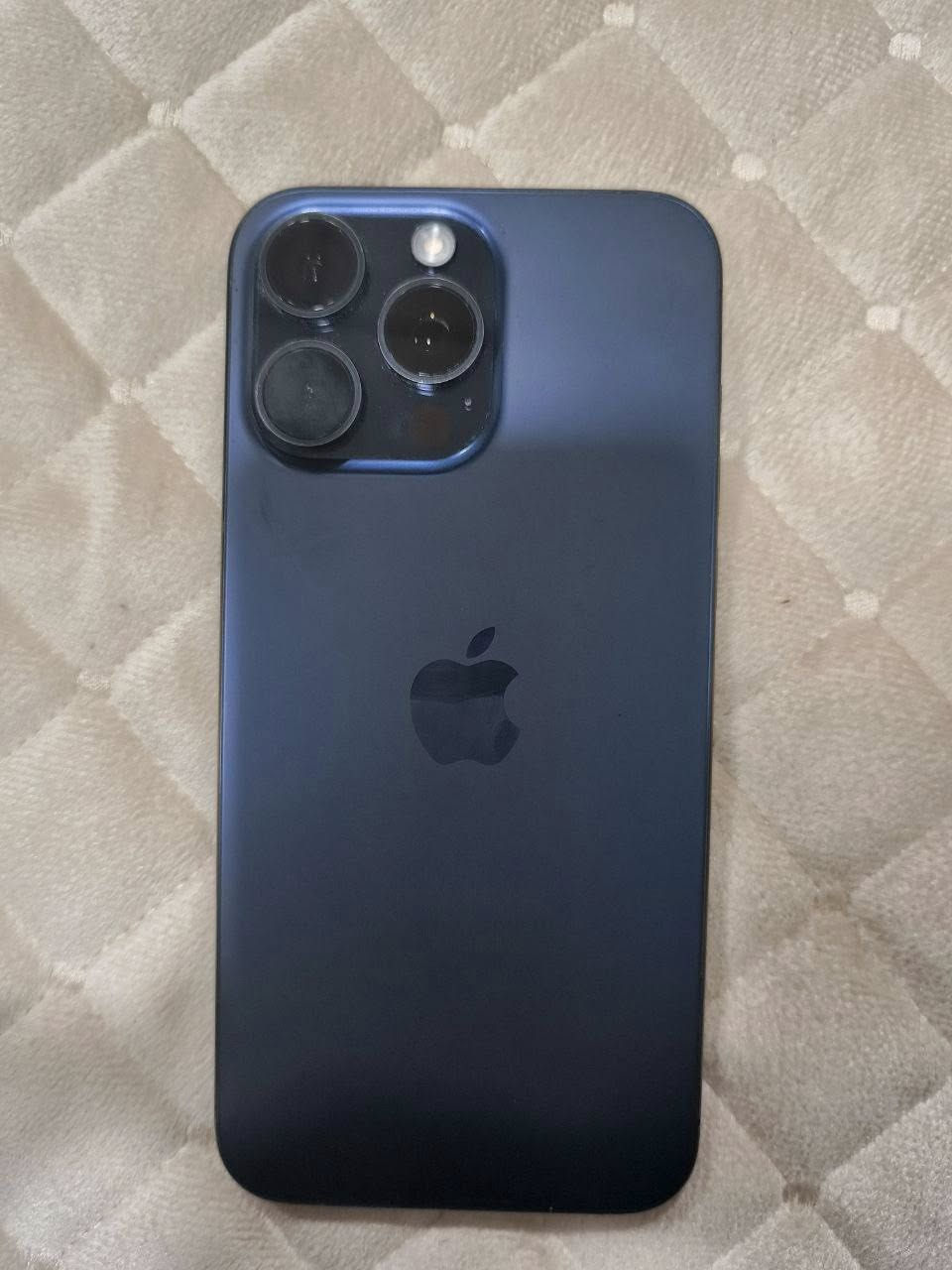 السلام عليكم
ايفون  15برو ماكس للبيع

مواصفات الجهاز 

بطارية 89 والذاكرة ٢٥٠ دبل سيم جهاز نضيف وضع شركة نموذج M جهاز نضيف جداً احلى من الواقع كلش 

السعر 950 وبي مجال 

للاستفسار ***********
