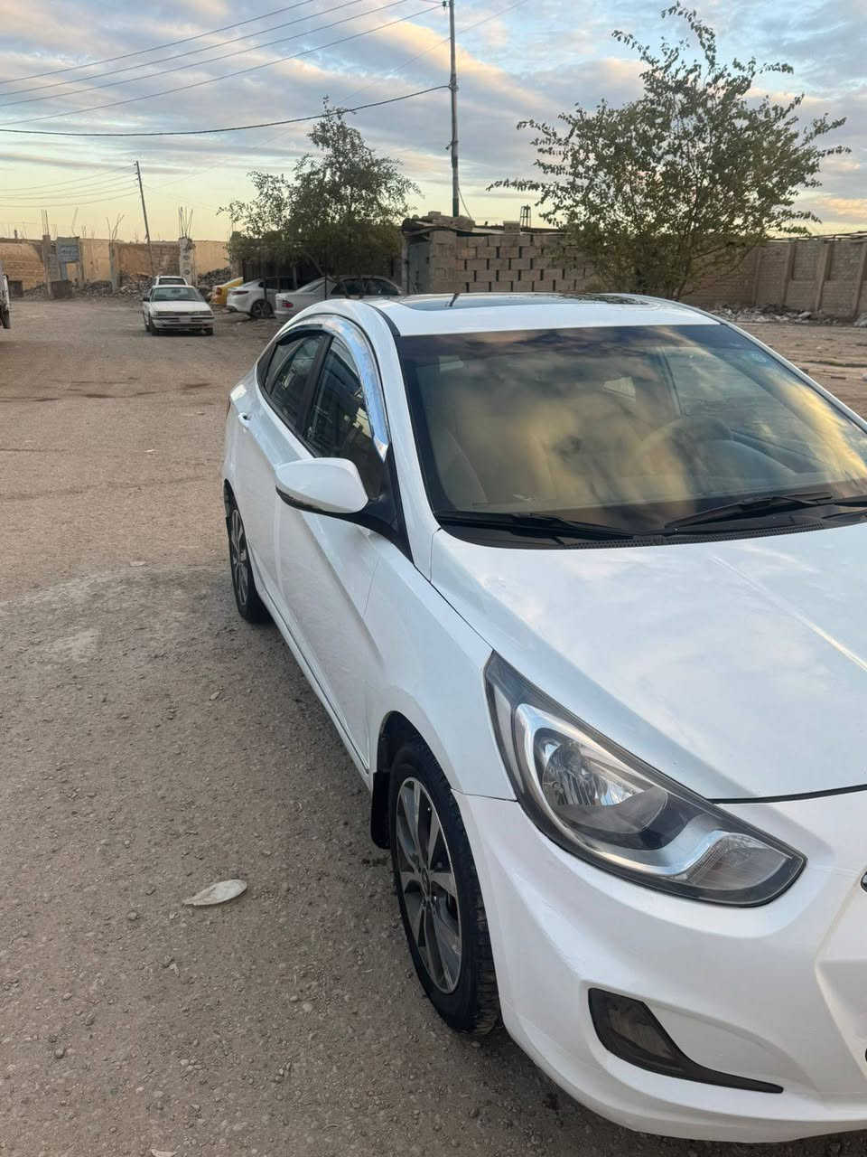 اكسنت خليجي للبيع موديل 2015رقم انبار تحويل مباشر قطرتين المرغوب السونار مرفق السياره مكفوله من الصبغ والضرر عدى شبر كير محرك صدر تبريد تخم تاير كله جديد تراي للبصره فتحه سقف السعر 115 وبيه مجال العنوان الانبار الرمادي حي الشركه انا مكلف بنشر الاتصال على الرقم صاحب السياره ***********
