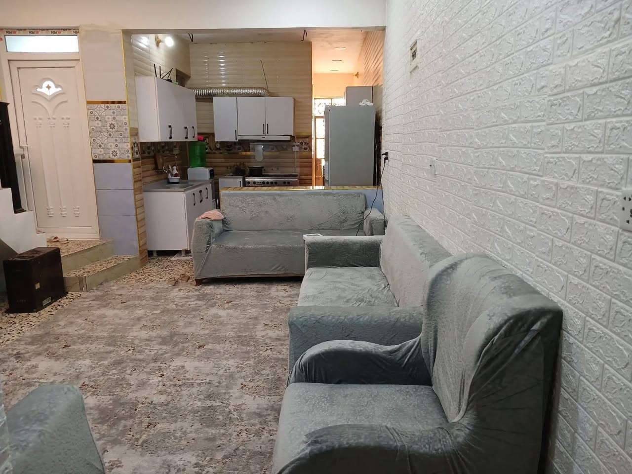 مساء الخير... 
بيت مساحة( 100م)  واجهة (5م)  ونزال(20م) 
بناء جديد2022
2 غرف نوم و2صالة واستقبال وصحيات شرقي وغربي عدد2 الاسطح زفت وشتايگر.كامل من كلشي حتى الواجهية  ملبوخة ومنثورة البيت مبيه نقص نهائيا حتى المناور سيراميك  الطابق الثاني بلوك
العنوان.. 
حي الكوفة بعد فرعين من محطة ماء الهدى قرب الملعب الجديد  الفرع  الي  بعد  حسينية  الحسن  المجتبى 

للاستفسار ***********
