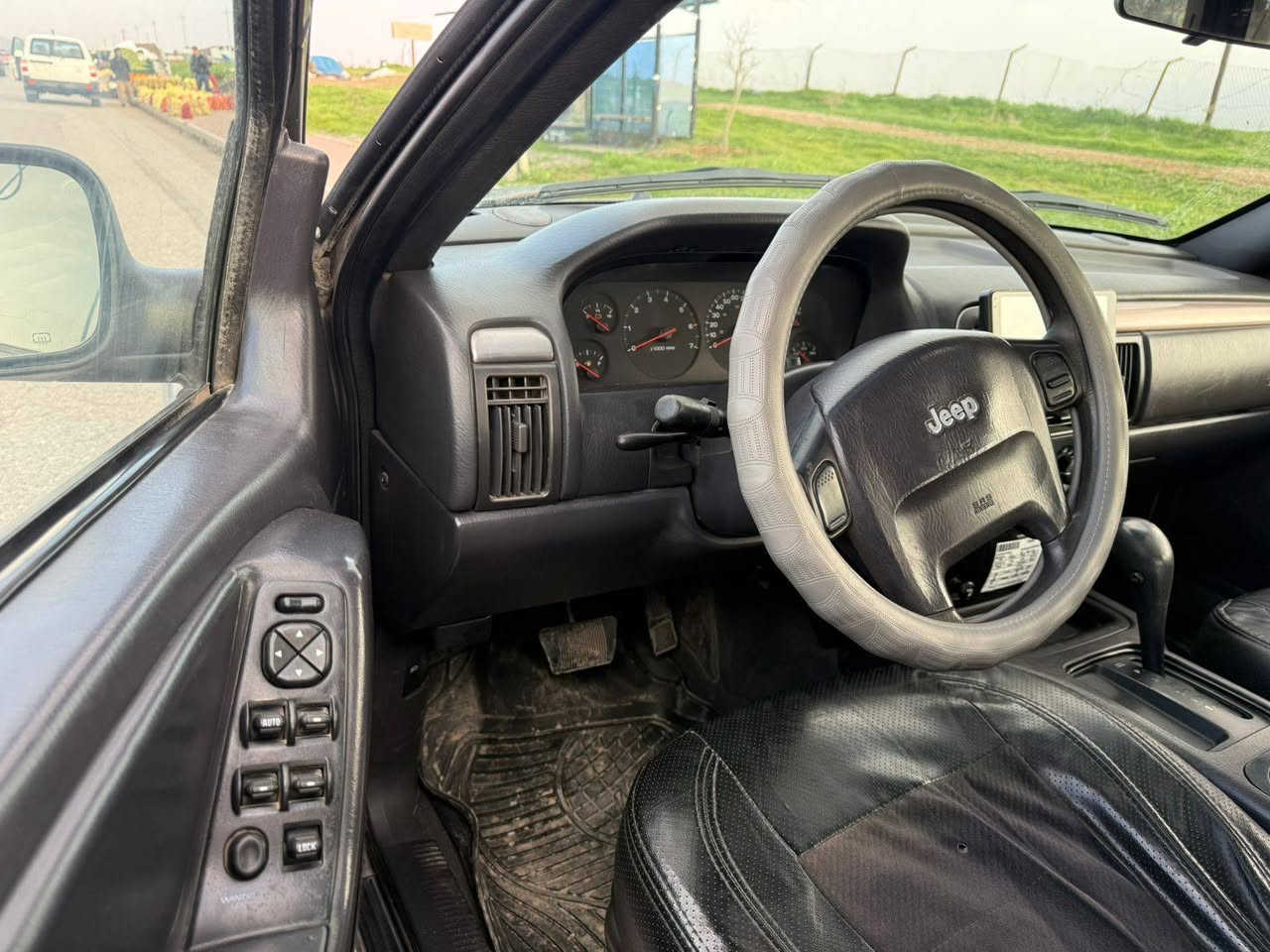 جيب موديل ۲۰۰۱ محرك ٦سلندر بلادي توو  ويل سنوية رقم جديد ۲۰۲۹ بيه ۳ قطع صبغ بدون ضربة بدون دواخل اربع تايرات جديد كهربائيات كله شغالة سعر ٦۲معاملة مكان سليمانية ***********
