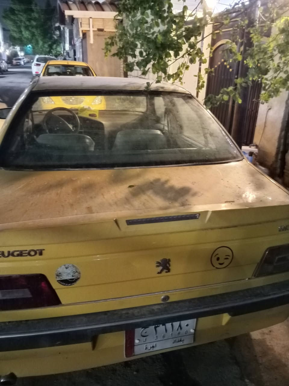 السلام عليكم بيجو لميس للبيع موديل 2015 التفاصيل كير ومحرك مكفولات بيها طخات مشط وحداديه مبدل كاملة مال شركه .السعر 28
