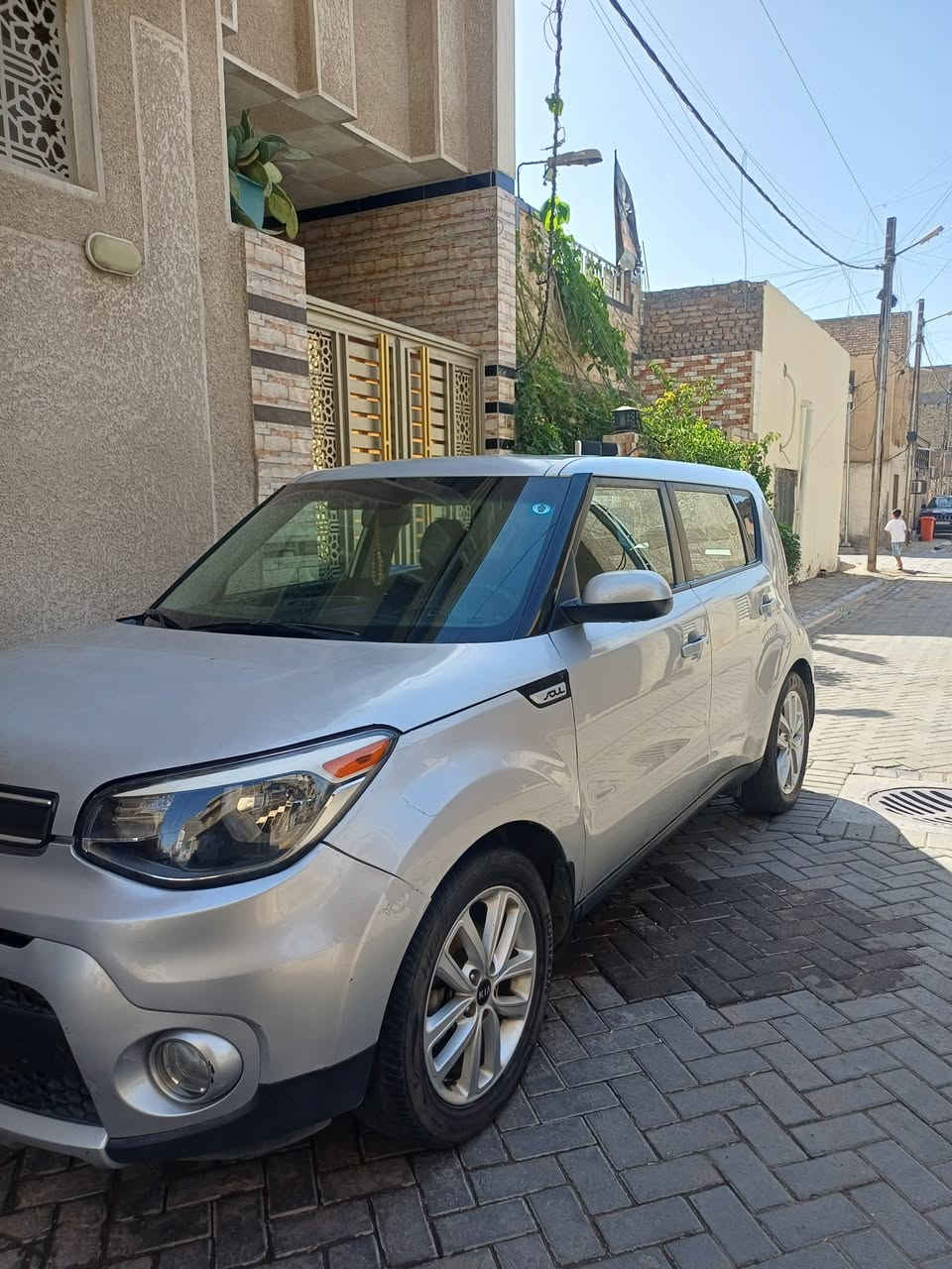 كيا صول 2018 وارد امريكي محرك 2000 رقم بغداد  سيارة جديدة تبريد ثلج ماشية 76 قابل لزيادة تشغيل بصمة شاشة كبيرة سستم سماعات هارمن كاردن المرغوب  حادث بنيد وجاملغات الامامي ايرباك سليم وشاصي سليم لغد سليم مكان السيارة بغداد مدينة الصدر . السيارة بسمي تحولي ثاني يوم السعر 120 لتواصل ***********
