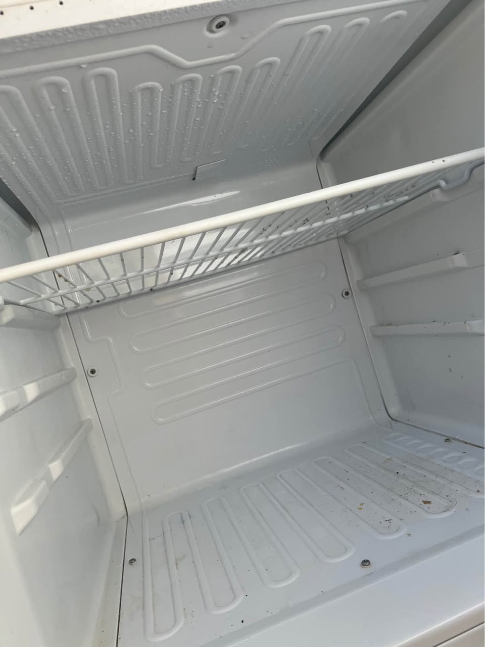 ثلاجة نضافه ٩٥٪؜ أخت الجديدة 
نقص مغناطيس مال الباب فقط
حتى مايكلف برغي واحد مامفتوح بيها
تبريد تجميد فول خير من الله 
المكان كربلاء *********** كربلاء, العراق
