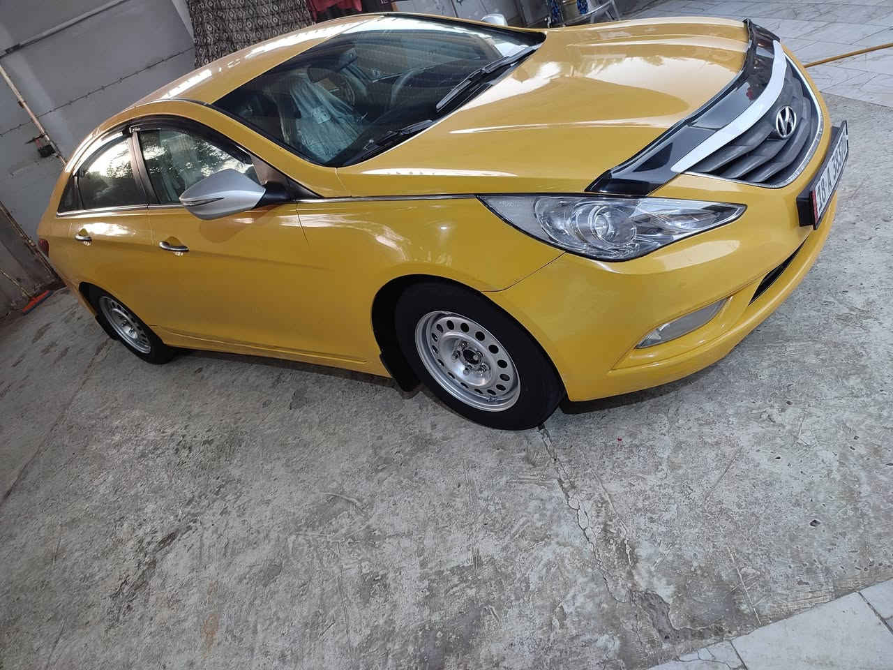 سلام عليكم 
سوناتا موديل 2013وارد امريكي 
رقم بابل دولي بسمي ضررها فقط قبق جنطه مبدل بدون داخل شرط 
محرك وكير 2400مكفولات حداديه وتخم تاير جديد السياره كلش جديده وجاهزه من كلشي مصفره هيئه وغرامات 
السعر 102
***********
