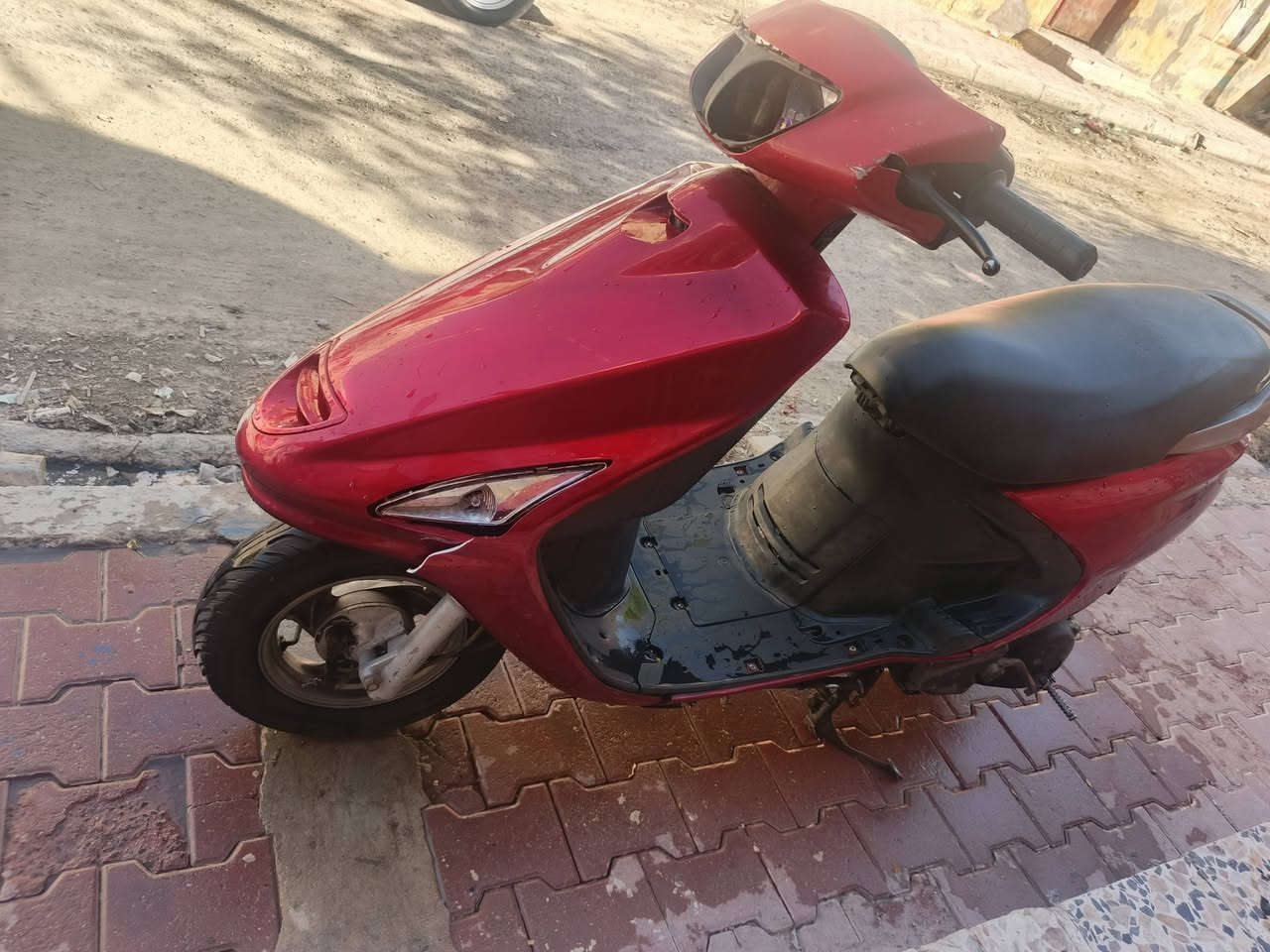 السلام عليكم 
فراشه نثية للبيع المكاني الحيانيه شارع السيد 
سعر 400وبيه مجال 
رقم *********** واتساب
