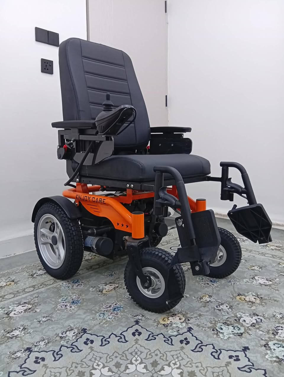 سلاوی خوایگەوره‌تان لێبێت
ڕه‌حمه‌تت لێبێت زانیارێکە بخوێنۆ ئینجا تە‌له‌فون بکە
فرۆشتن عه‌ره‌بانەی خاوەن پێداویستی تایبه‌ت حە‌جمی گەوره‌یه هه‌تا200کیلۆهه‌له گرێت ده‌بل پاتری گەوره‌یه واتە دووپاتری گەوره‌ی له‌سه‌ره 
قایشی کە‌مه‌ر به‌ستنی پێوەیه 
عه‌ره‌بانە‌کە 30ڕۆژه کڕاوە به لۆکی هیچ ئیشی نەکردووه نە‌دراوە له‌شه‌حن هه‌رکەس کڕی ئه‌بێت خۆی 6سه‌عات بیدات له‌شه‌حن سیعری زۆرهه‌رزانە کێ مووشتەریه مەسج بنێری بۆم


**إذا كنت صاحب هذا الإعلان وتريد حذفه لأي سبب، رجاءا أرسل رسالة إلى الدعم الفني**