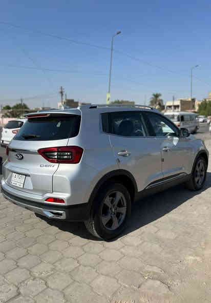 السلام عليكم :
تيكو 4 برو موديل 22 فول مواصفات 

• المحرك:
 • سعة 1.500
 • يوجد خيار تيربو: يولد حوالي 154 حصان و 210 نيوتن-متر من العزم.  ￼
 • ناقل الحركة: CVT (أوتوماتيكي متغير)  ￼
 • نظام الدفع: أمامي (FWD)  

شاشة معلومات وترفيه 10.25 بوصة.  ￼
 • عدادات رقمية / شاشة عدادات.  ￼
 • دعم Apple CarPlay و Android Auto.  ￼
 • شحن لاسلكي للهواتف.  ￼
 • مقاعد من الجلد

الأمان:
 • وسائد هوائية أمامية وجانبية.  ￼
 • نظام الثبات الإلكتروني (ESP).  ￼
 • فرامل مانعة للانغلاق (ABS) مع توزيع إلكتروني للفرملة.  ￼
 • مساعد صعود التلال ومساعد هبوط المنحدرات.  ￼
 • مراقبة ضغط الهواء في الإطارات.  ￼
 • حساسات ركن خلفية + كاميرا خلفية.  
وبعد هوايه مواصفات السيارة جديده وجاهزه وبعدهي داخل 
الضمان

السعر 125
للتصال ع الرقم الأمان:***********
 • 
ا
