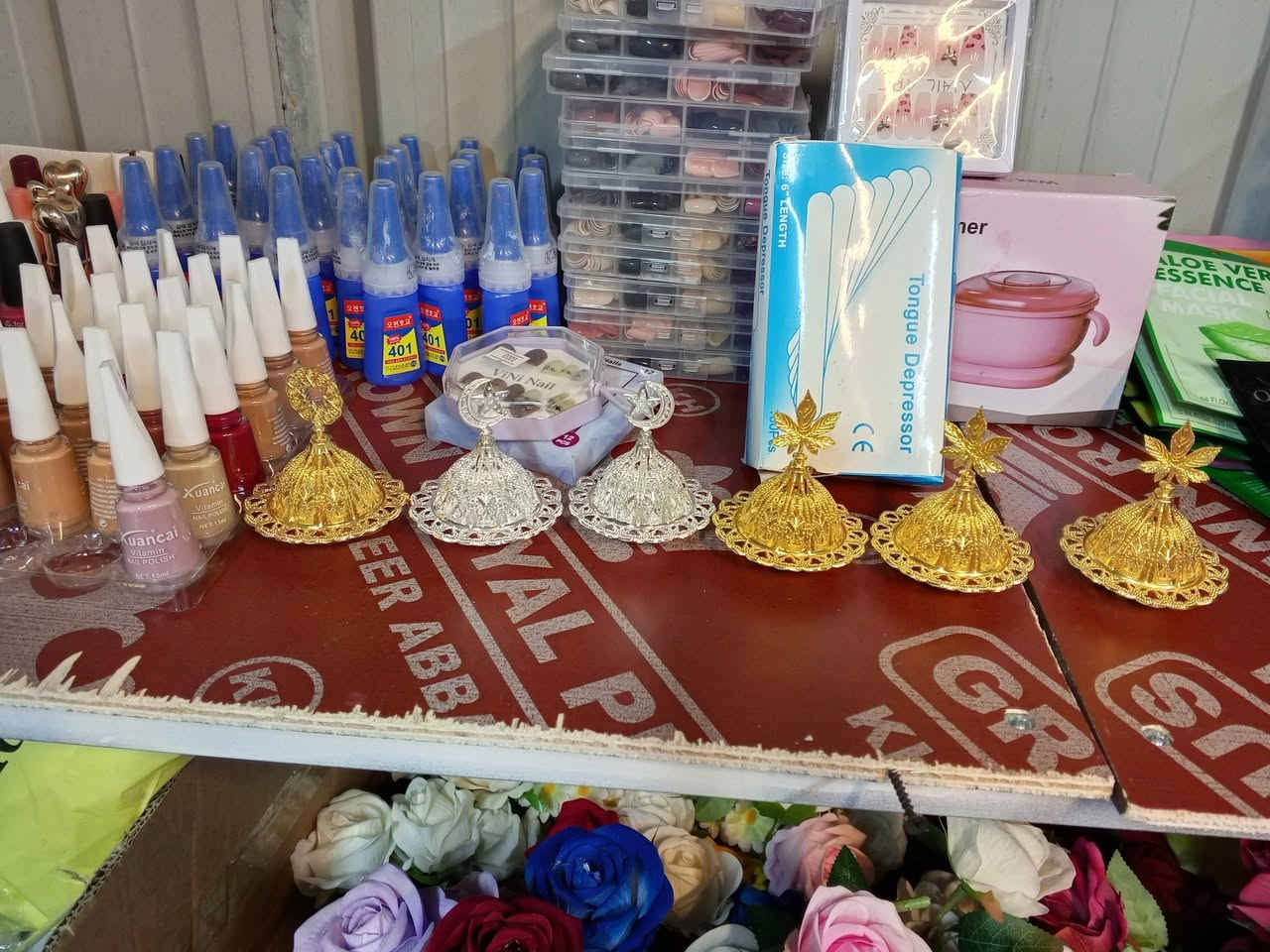 عروض نااااااااااار بارخص الأسعار عنوان أمام عباس قرب بيت المختار زهور الربيع ويوجد توصيل الورد حسب طلب والالوان ***********
