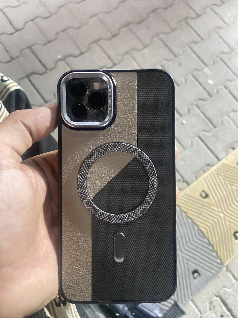 ١١ برو ماكس ذاكره ٢٥٦ بطاريه ٧٦ مستبدل شاشه اصلي مال تفصيخ فيس إيدي شغال كلشيء شغال فلاش كامرات مابيهم اي شيء ضهر مالته تعبان بس سعر ١٧٥ مكاني شعب حي اور ***********

