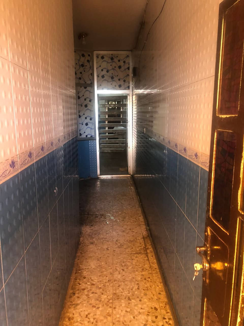 دار حديث للايجار مساحة100يحتوي على ثلاث غرف نوم كبيره واستقبال مع خدمات صحية فوك وجوه البييت جاهز من كلشي
العنوان:الشعب حي العقاري خلف مطعم حجي عادل
السعر:600
للاستفسار:***********مكتب الظلال للعقار
