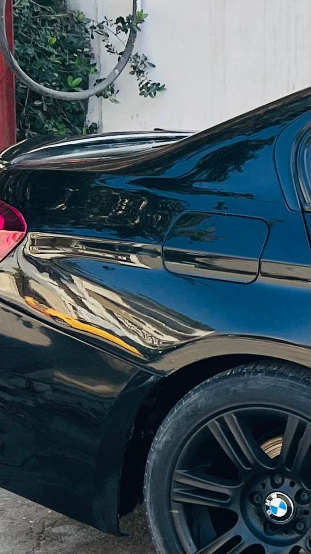 BMW 320 i  
مرحبا سيارة جديدة بمعنى الكلمة داخلة كلين وللعراق انطخت 
بقبع البانزين  وصبغت داير مرائر القلع  واني صبغت سطح الجنطة اثر جراد بسبب الدرع  كلشي تمام الحمدلله *********** كلش نضيفة وبيهة هزة جديدة  وسونار الباشا. بعلي الصالح 
ماشية 108
السيارة عندي وكالة حق التحويل بغداد, العراق
