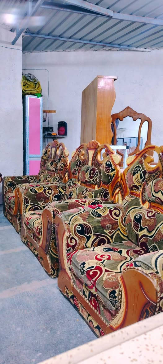 كرسي تخم عدد ٤ سعر الكرسي ٣٠ الف
***********
***********
