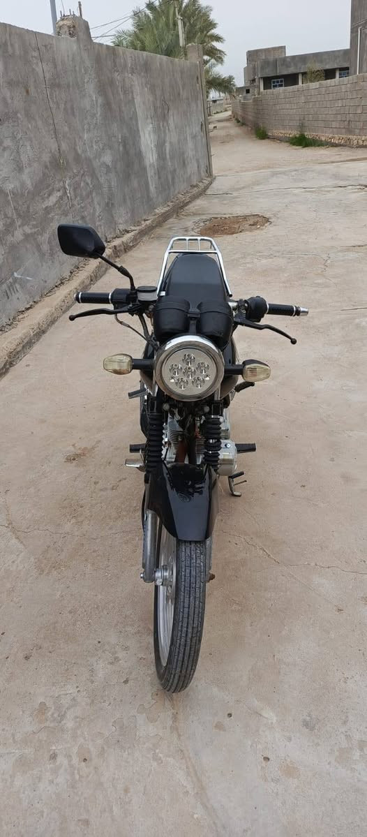 سلام عليكم دراجه هيوشه للبيع موديل 2017 مشدوده بل 23 محرك مكفول شرط شركه اوراق بي مكانه رمادي  سعره 600 وبي مجال الي يحب يتصل على هذا رقم وبيك خير ودلل ***********
