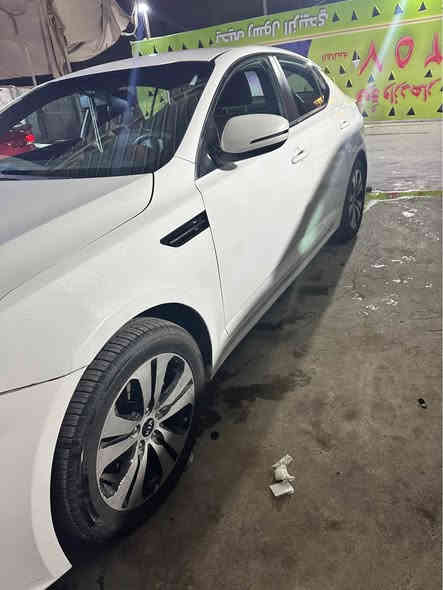 سلام عليكم 
اوبتما k5 موديل 2013
خليجي 
محرك 2000 دوش المرغوب
مصبوغه حزام 
موصفات عاديه 
تبريد قطعتين خلفي 
اناره زنون كامره 
📍بغداد -حي الجهاد 
رايدها 110 و بيها مجال 
*********** بغداد
