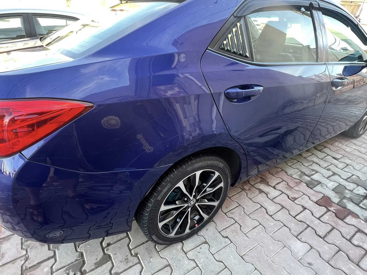 سلام عليكم كورلة للبيع ضرر جامرلغ وبنيد فئة se شفتات كشنات جلد تدفئة تبريد ماشيه 160 ميل السعر 137 وبيه مجال   ***********  مديل 2017
