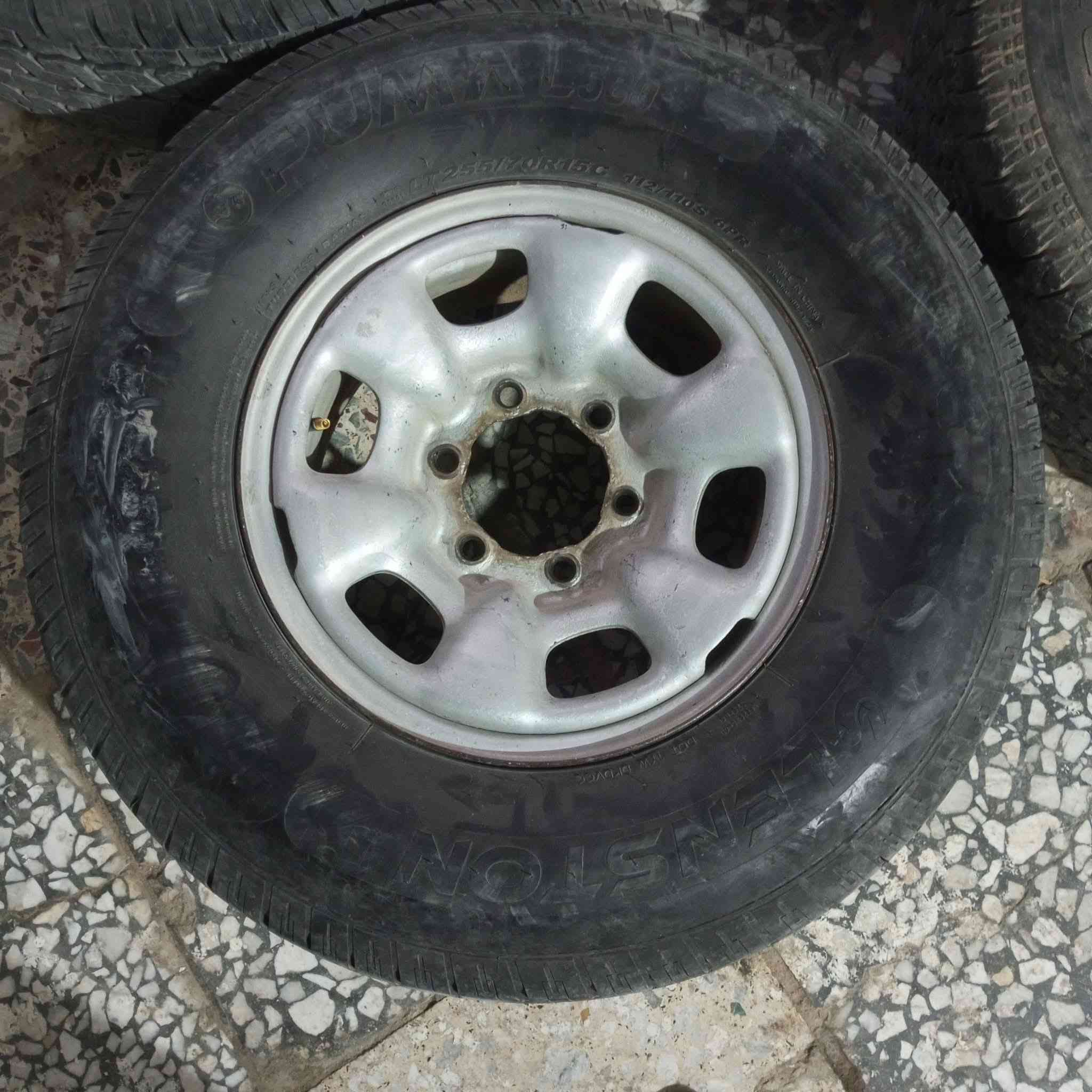 اربعة تايرات معة الويل فوريل حجم 15 للبيع سعر 250 وبيهن مجال ***********
